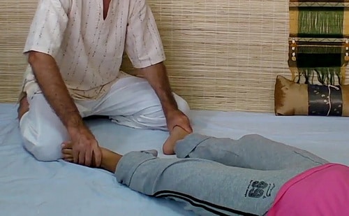 foot-stretch Thaï Massage Stretching des pieds en thaï massage
