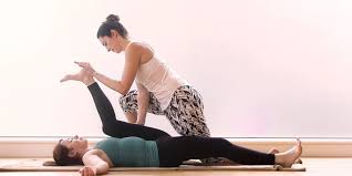 Thaï yoga massage - Stretching Étirement actif en Thaï Yoga Massage