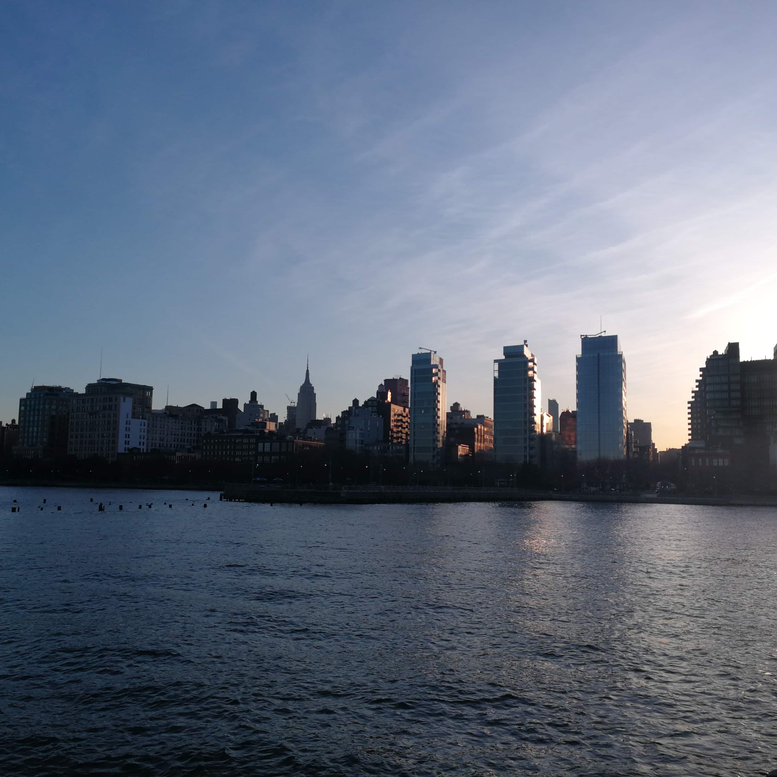Middle Manhattan from Pier 45 Photo de Middle Manhattan from Pier 45 NYC