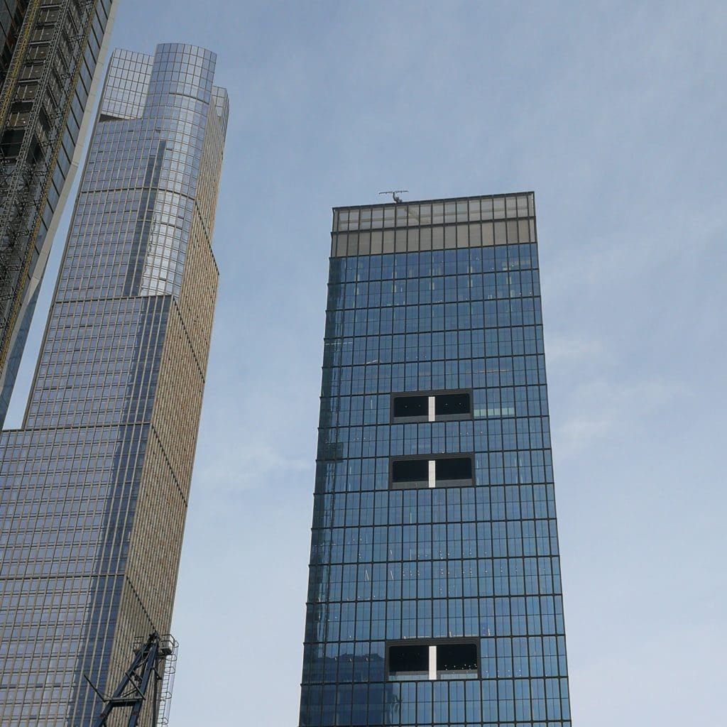35 et 55 Hudson Yards Manhattan en courant devant 35 et 55 Hudson Yards Building